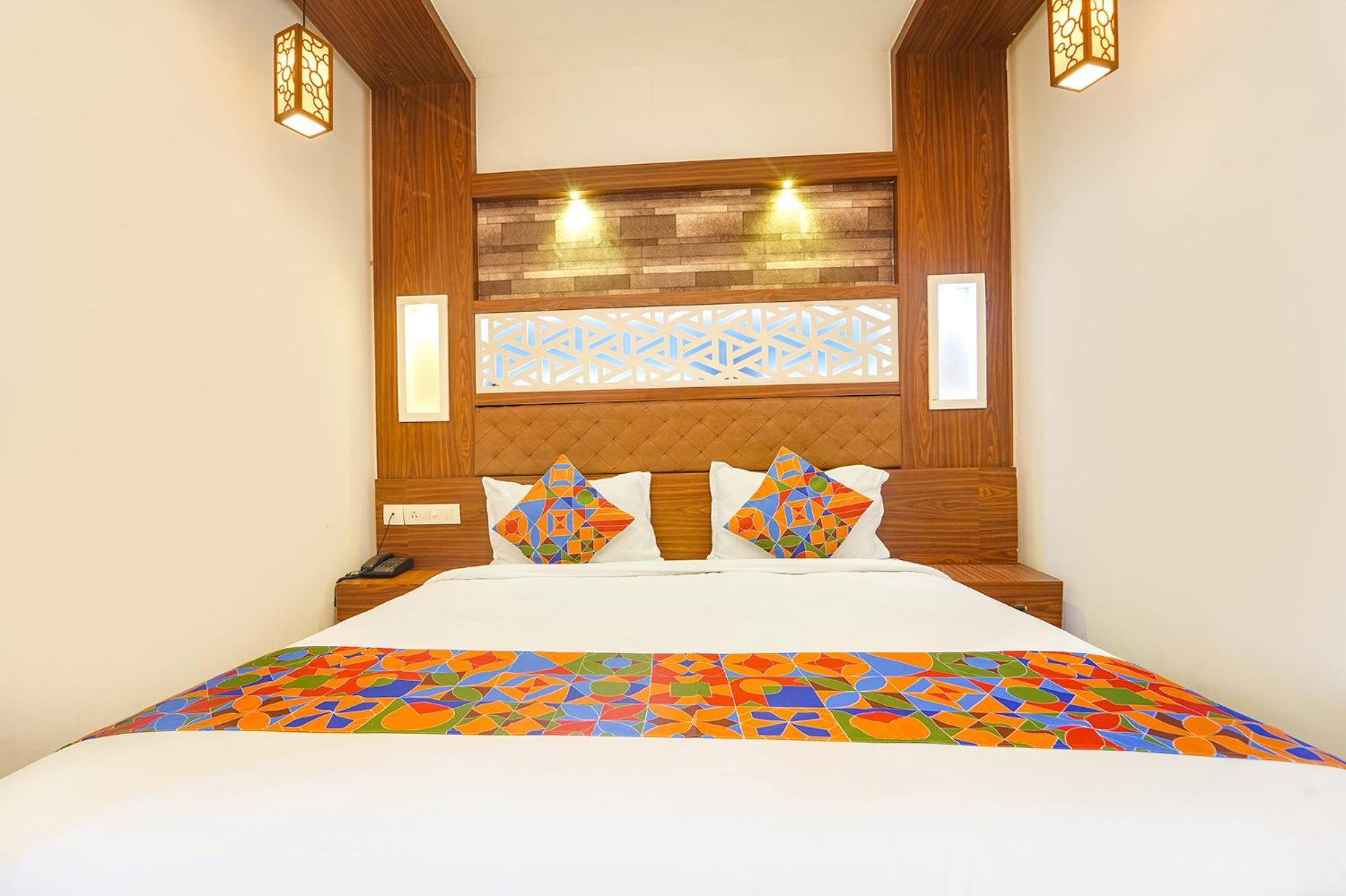 Qube Hotel Kochi Exterior foto