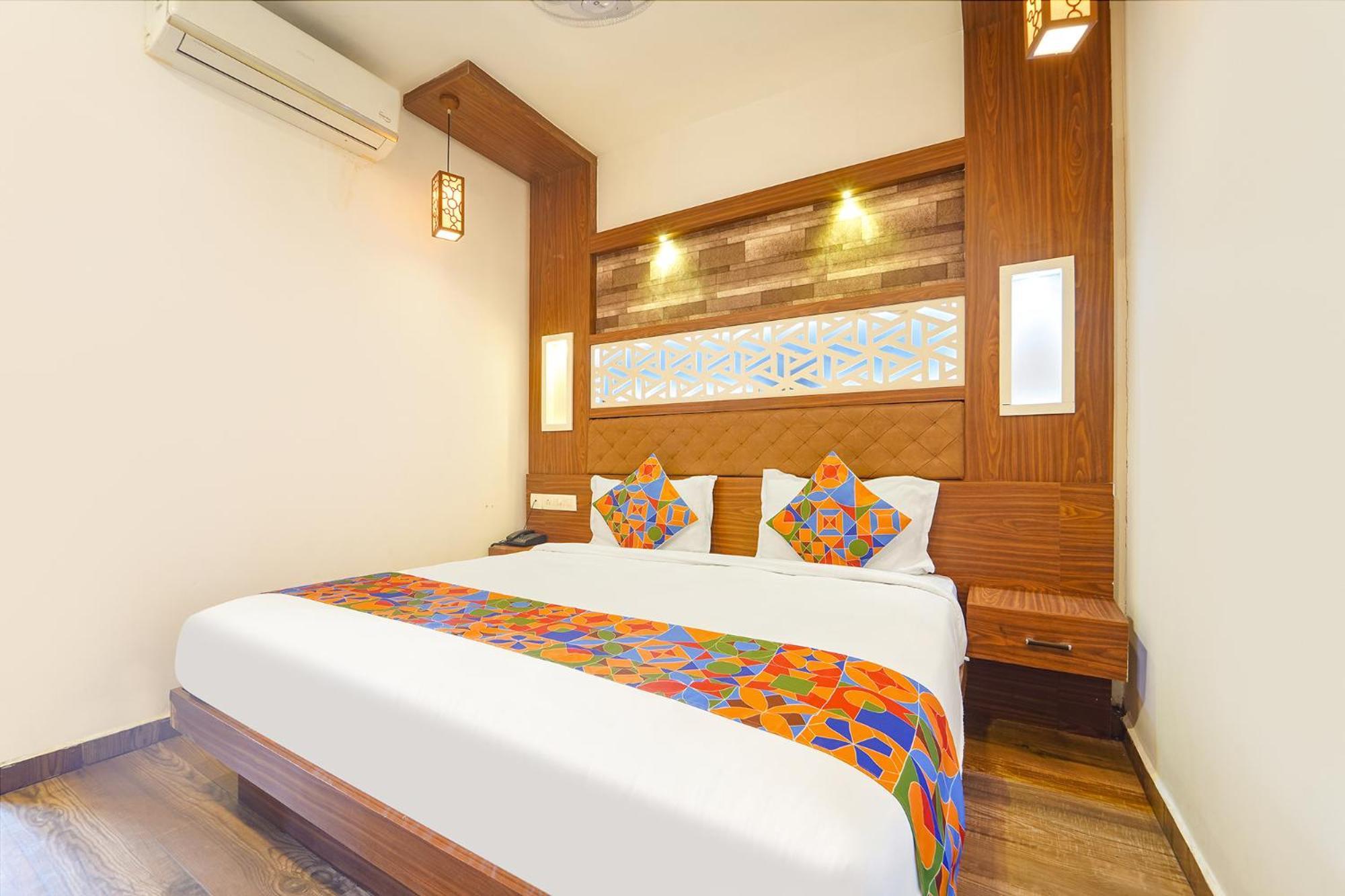Qube Hotel Kochi Exterior foto