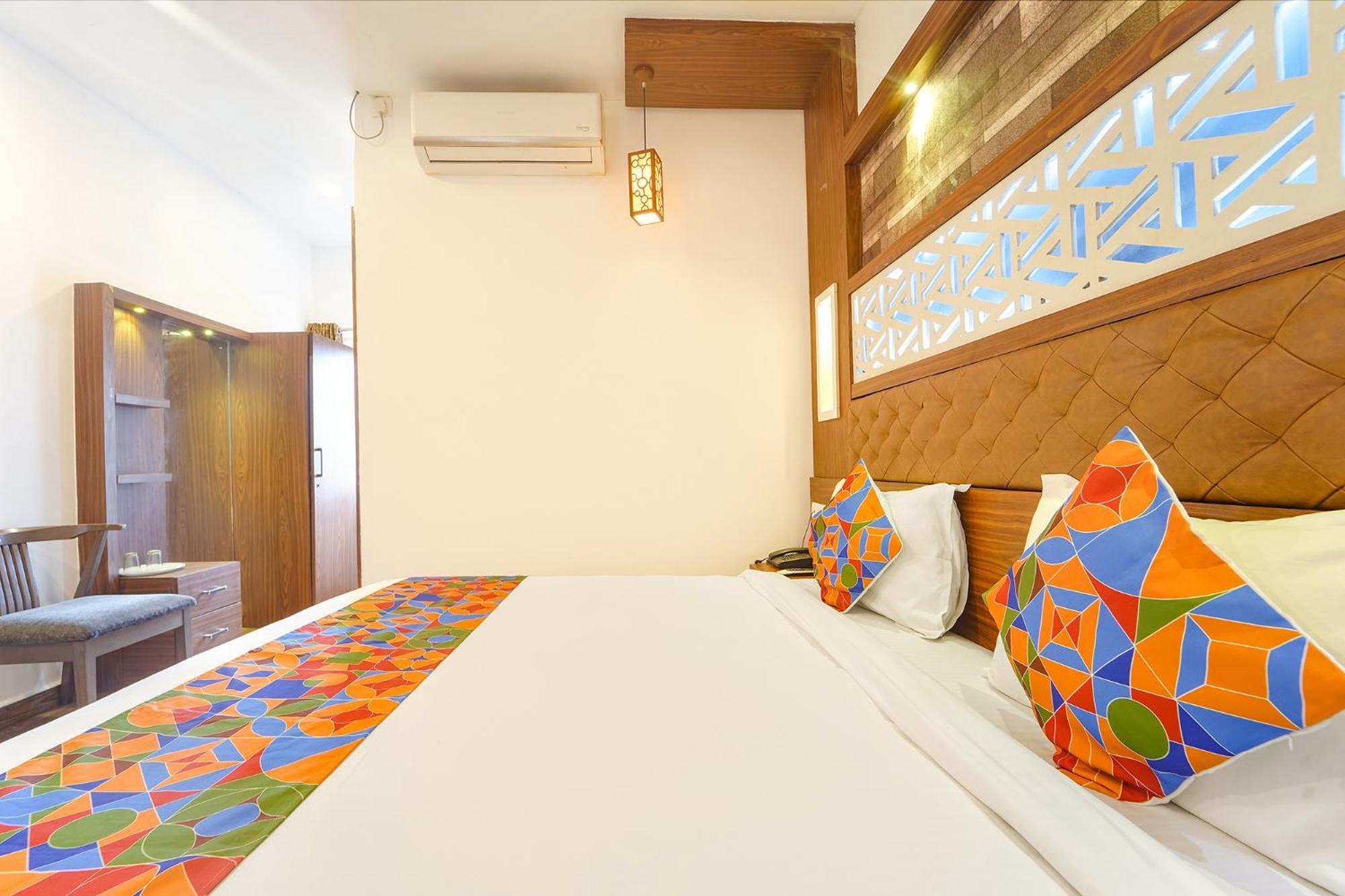 Qube Hotel Kochi Exterior foto