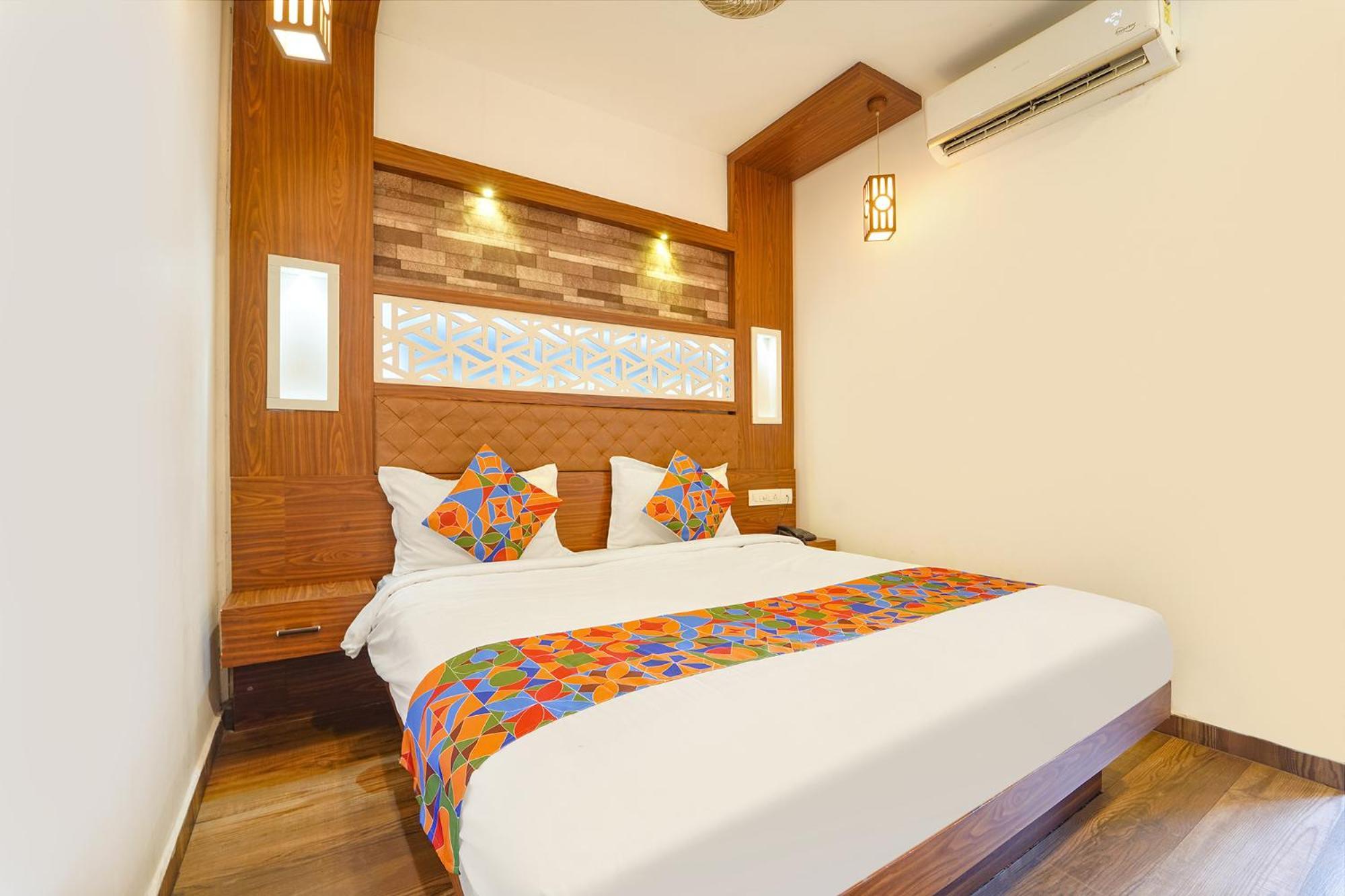 Qube Hotel Kochi Exterior foto