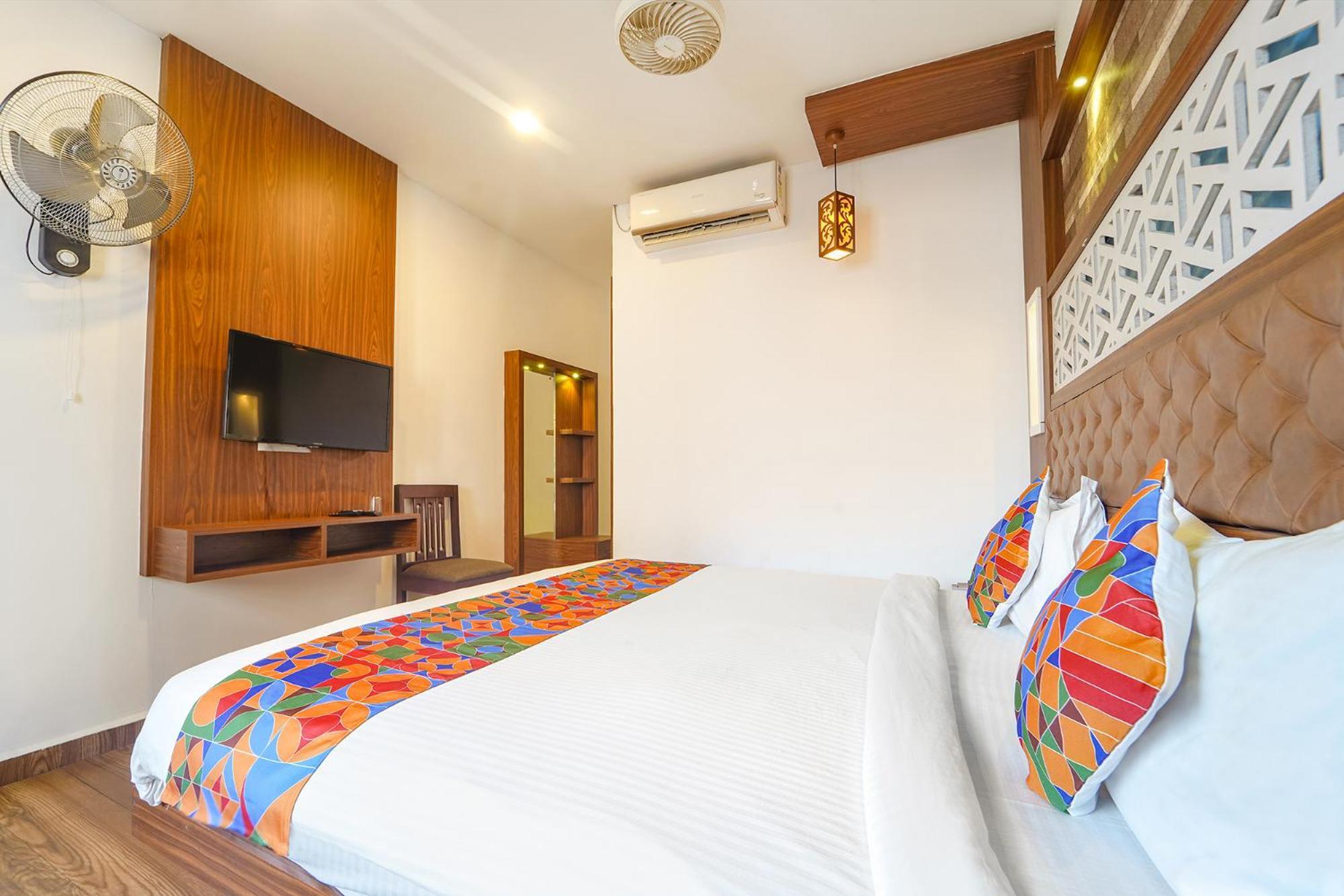 Qube Hotel Kochi Exterior foto