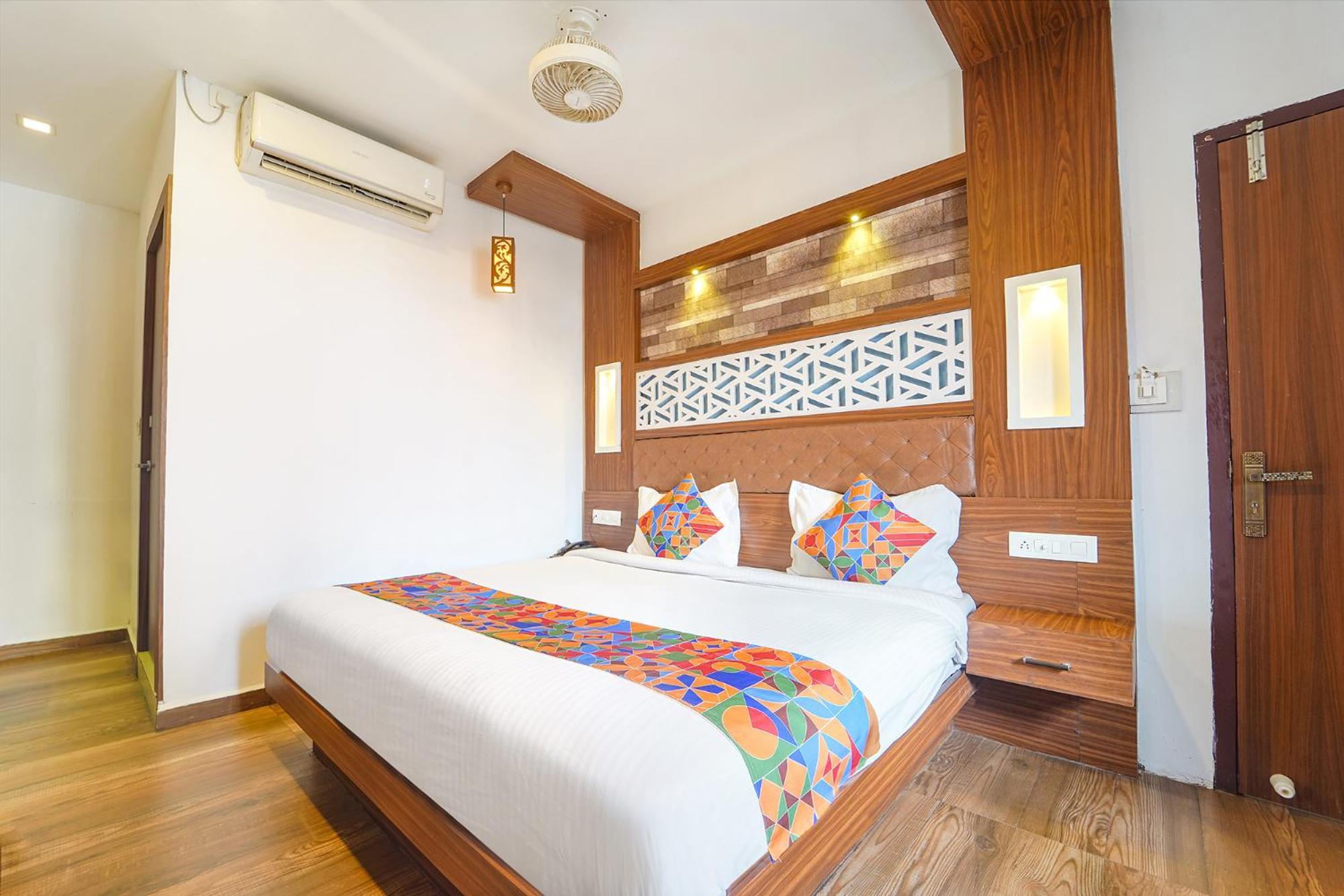 Qube Hotel Kochi Exterior foto