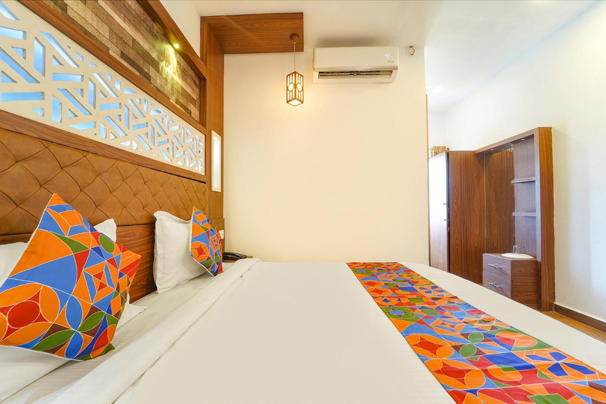 Qube Hotel Kochi Exterior foto