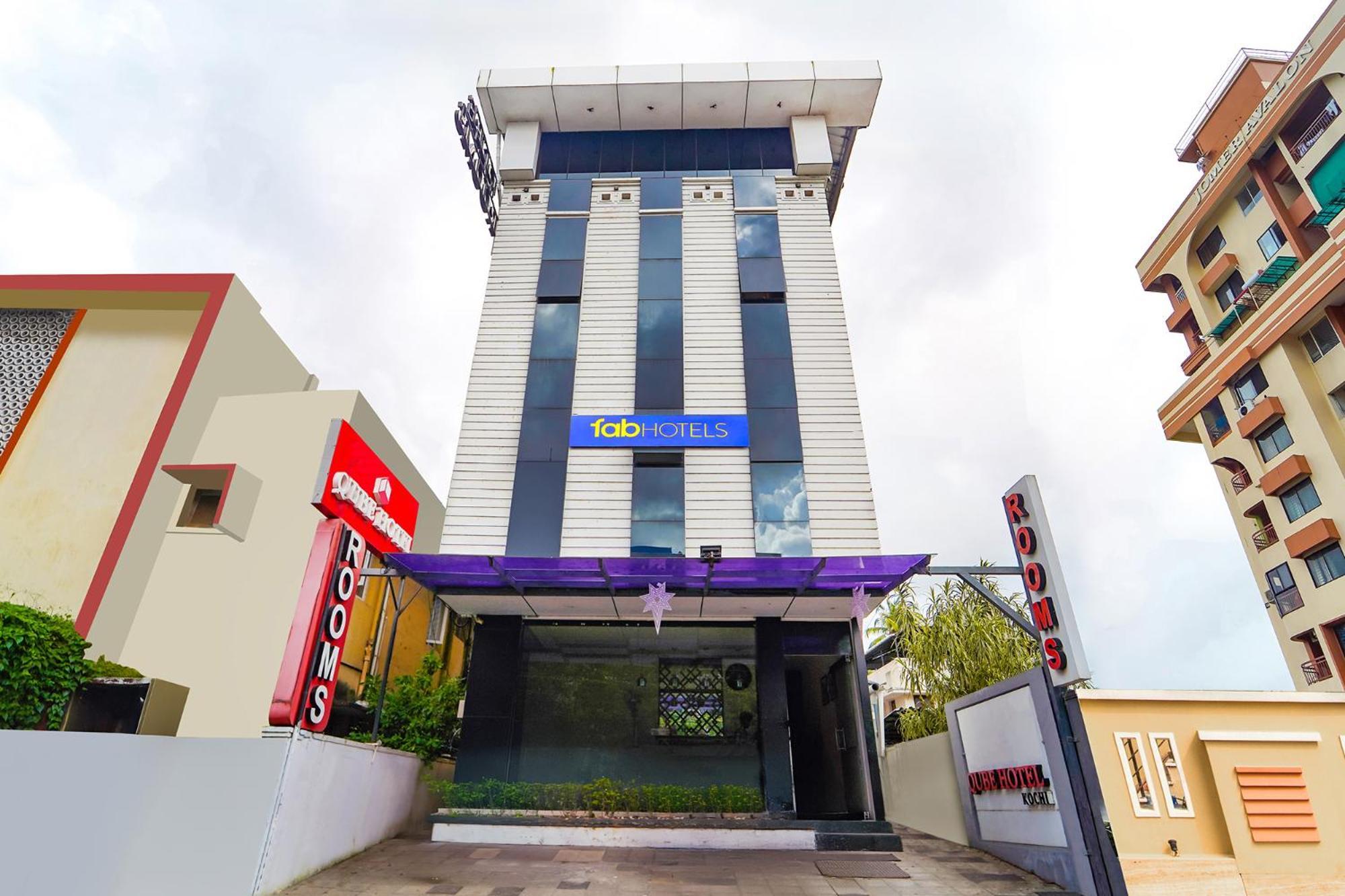 Qube Hotel Kochi Exterior foto